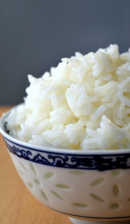 a side view of a fluffy bowl of white rice