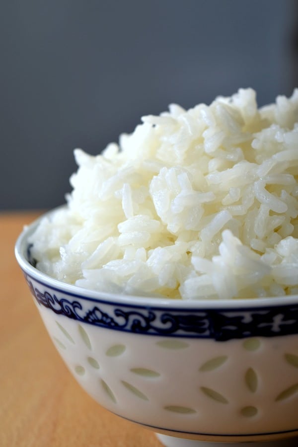 a side view of a fluffy bowl of white rice