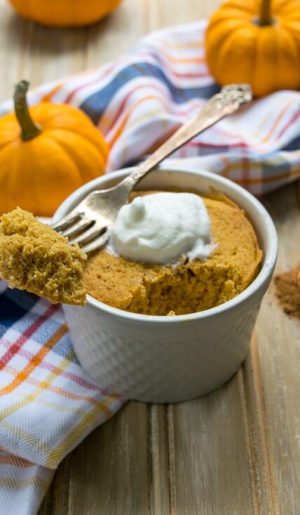 Healthy Pumpkin Mug Muffin (single serve) - this microwavable clean eating is ready to eat in 5 minutes
