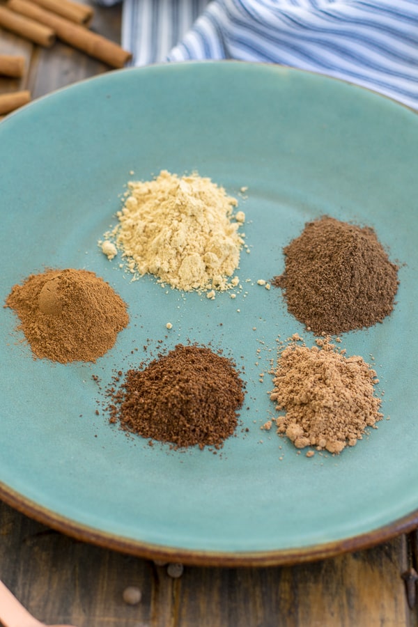 the spices need for homemade gingerbread spice mixture