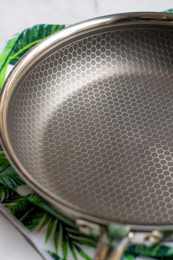 inside of the new Mealthy non-stick frying pan