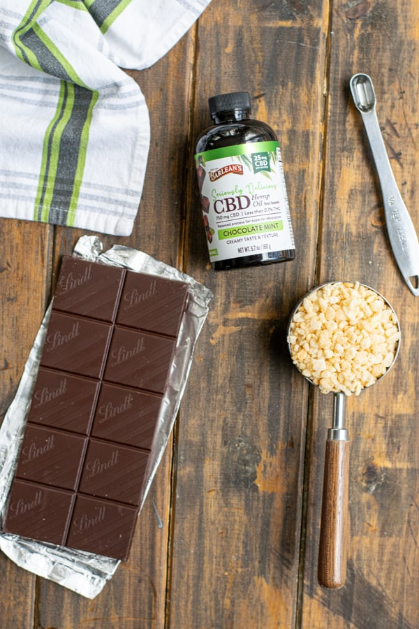 the 4 ingredients needed to make Chocolate Mint Crunch Bar