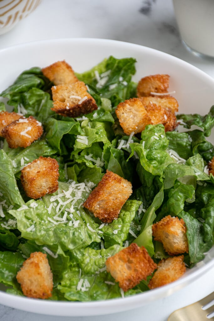 Close up of a bed of greens with Air Fryer Croutons on top.